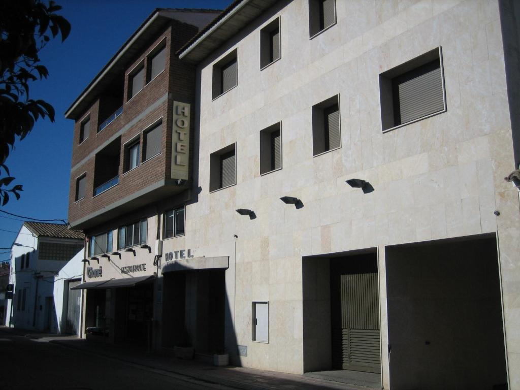 Hotel Chané La Puebla De Alfinden Extérieur photo